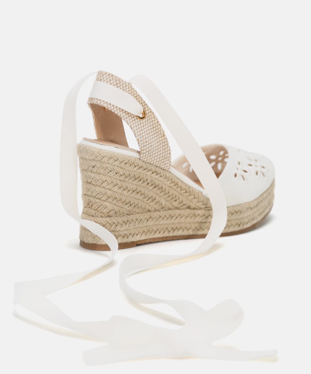 Cunha com bordado de flores image number null